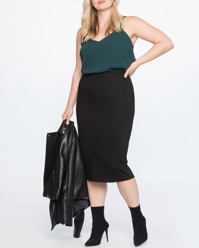 Front of a model wearing a size 14 Bella Knit Column Skirt in Black by ELOQUII. | dia_product_style_image_id:206633